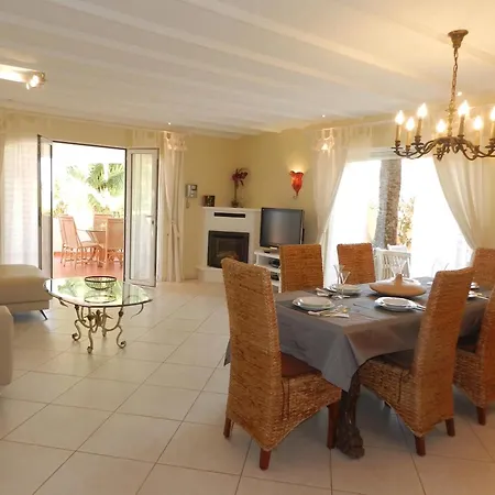 別荘 Ambiente 8 Personas *